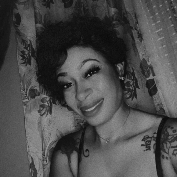 Meet your Posher, Racquel - Picture 2 of 2